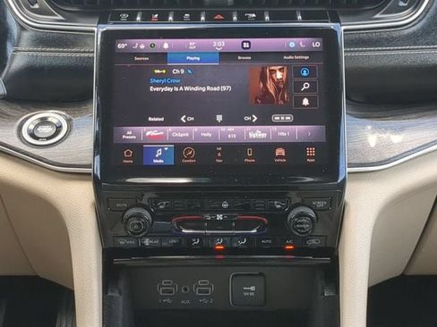 Used 2021 Jeep Grand Cherokee L Limited AWD/4WD image 17