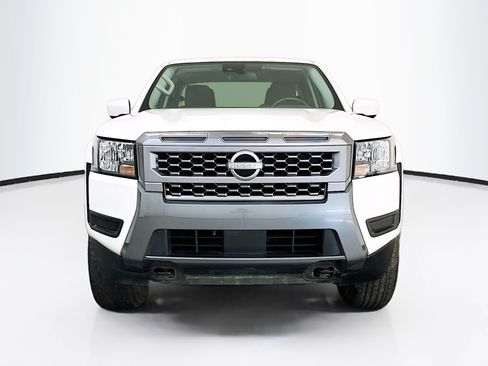 Used 2025 Nissan Frontier SV AWD/4WD image 2
