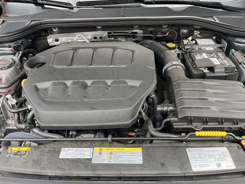 Used 2024 Volkswagen GTI SE FWD image 31