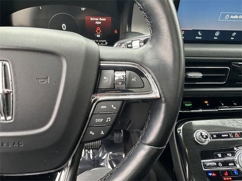 Certified 2022 Lincoln Nautilus Reserve image 29