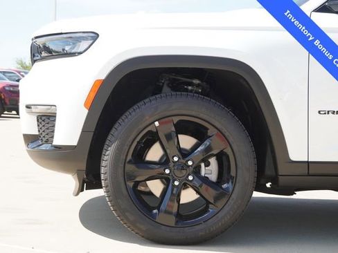 New 2025 Jeep Grand Cherokee L Limited w/ Black Appearance Package AWD/4WD image 5