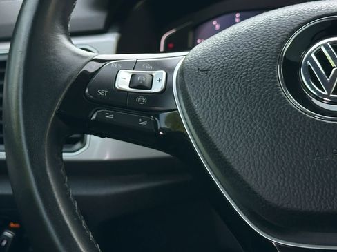 Used 2019 Volkswagen Atlas SEL Premium image 32