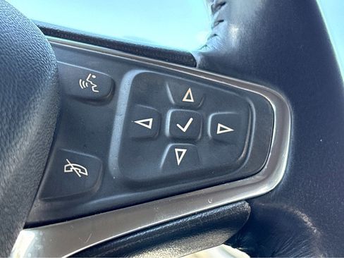 Used 2021 Chevrolet Equinox LT FWD image 15