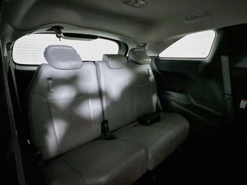 Certified 2025 Toyota Sienna XLE FWD image 40
