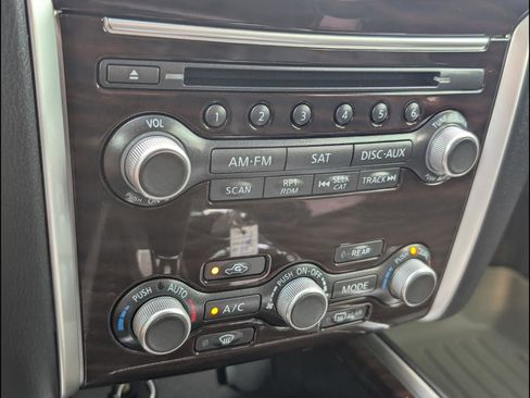 Used 2014 Nissan Pathfinder Platinum w/ Platinum Premium Package FWD image 17