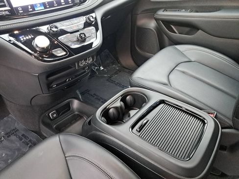 Certified 2023 Chrysler Pacifica Touring-L w/ Uconnect Theater Family Group AWD/4WD image 24