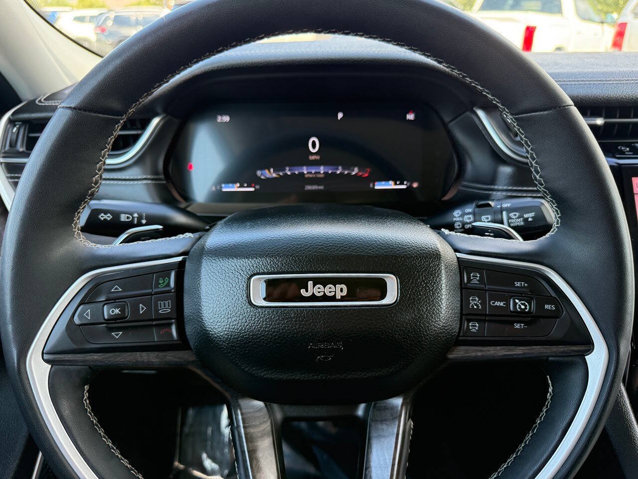 Used 2024 Jeep Grand Cherokee L Limited w/ Black Appearance Package AWD/4WD image 33