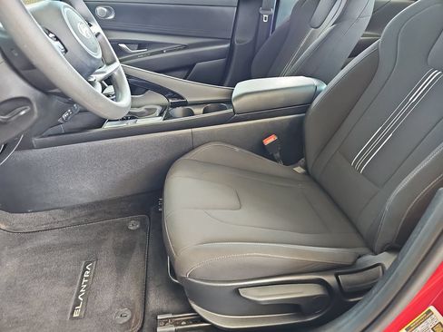 Used 2024 Hyundai Elantra Blue FWD image 18
