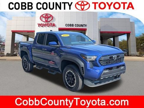 Used 2025 Toyota Tacoma TRD Off-Road AWD/4WD image 1