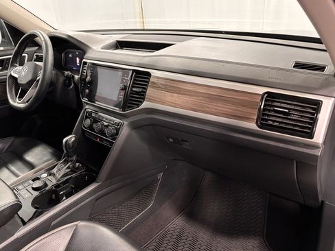 Used 2021 Volkswagen Atlas SEL Premium image 16