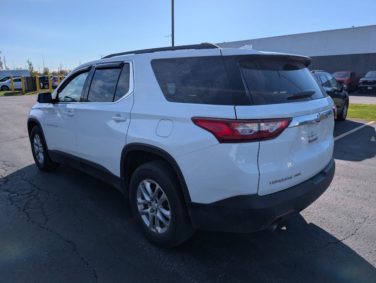 Used 2020 Chevrolet Traverse LT w/ Driver Confidence II Package AWD/4WD image 6