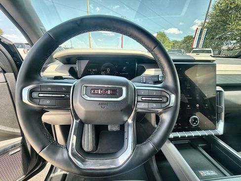 Certified 2026 GMC Acadia Elevation w/ Elevation Premium Package FWD image 11