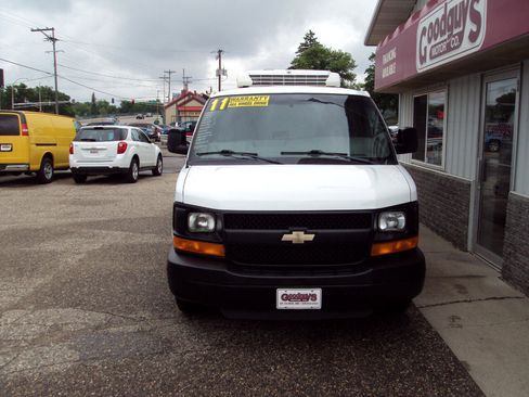 Used 2011 Chevrolet Express 1500 AWD image 3