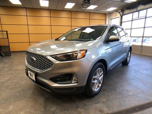 Certified 2024 Ford Edge SEL w/ Convenience Package AWD/4WD image 3