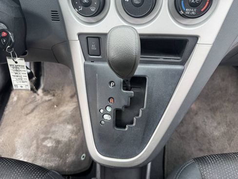 Used 2009 Pontiac Vibe w/ Preferred Package FWD image 12