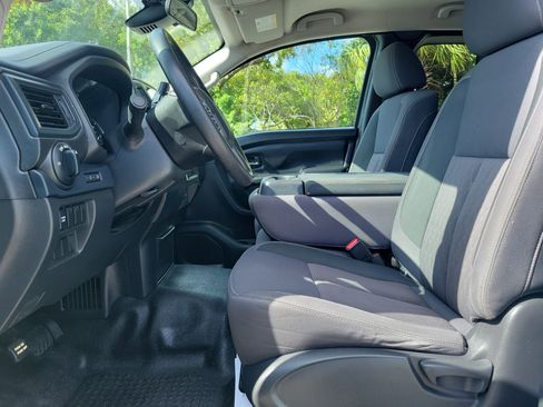 Used 2022 Nissan Titan S image 21