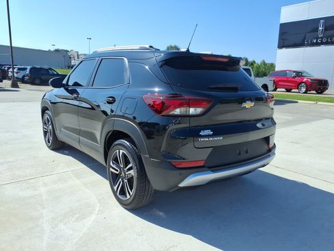 Used 2024 Chevrolet TrailBlazer LT w/ LT Cold Weather Package FWD image 3