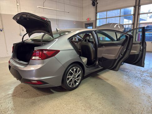 Used 2019 Hyundai Elantra Limited FWD image 12