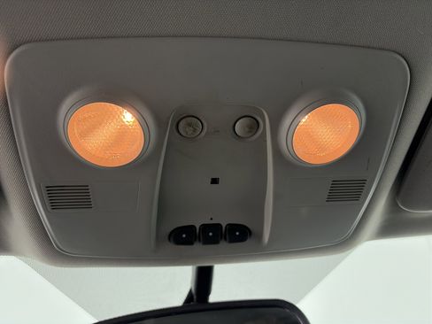 Used 2015 Chevrolet Traverse LT w/ Style and Technology Package image 29