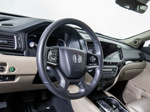 Used 2020 Honda Pilot Touring image 17