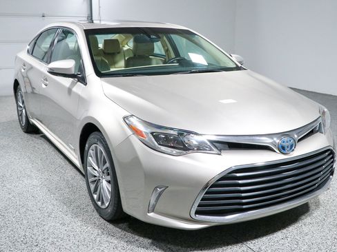 Used 2017 Toyota Avalon Limited FWD image 5