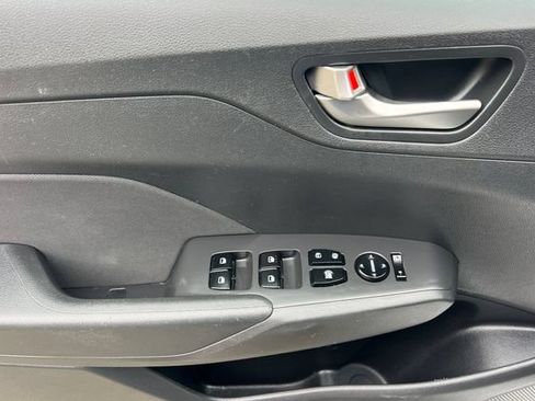 Used 2021 Hyundai Accent SE FWD image 13