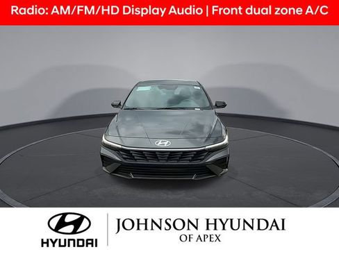 Used 2025 Hyundai Elantra Sport FWD image 3
