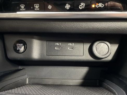 Used 2024 Nissan Rogue SV FWD image 18