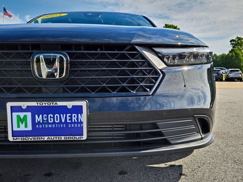 Used 2025 Honda Accord SE image 11