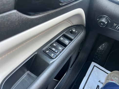 Used 2022 Jeep Compass Limited image 11