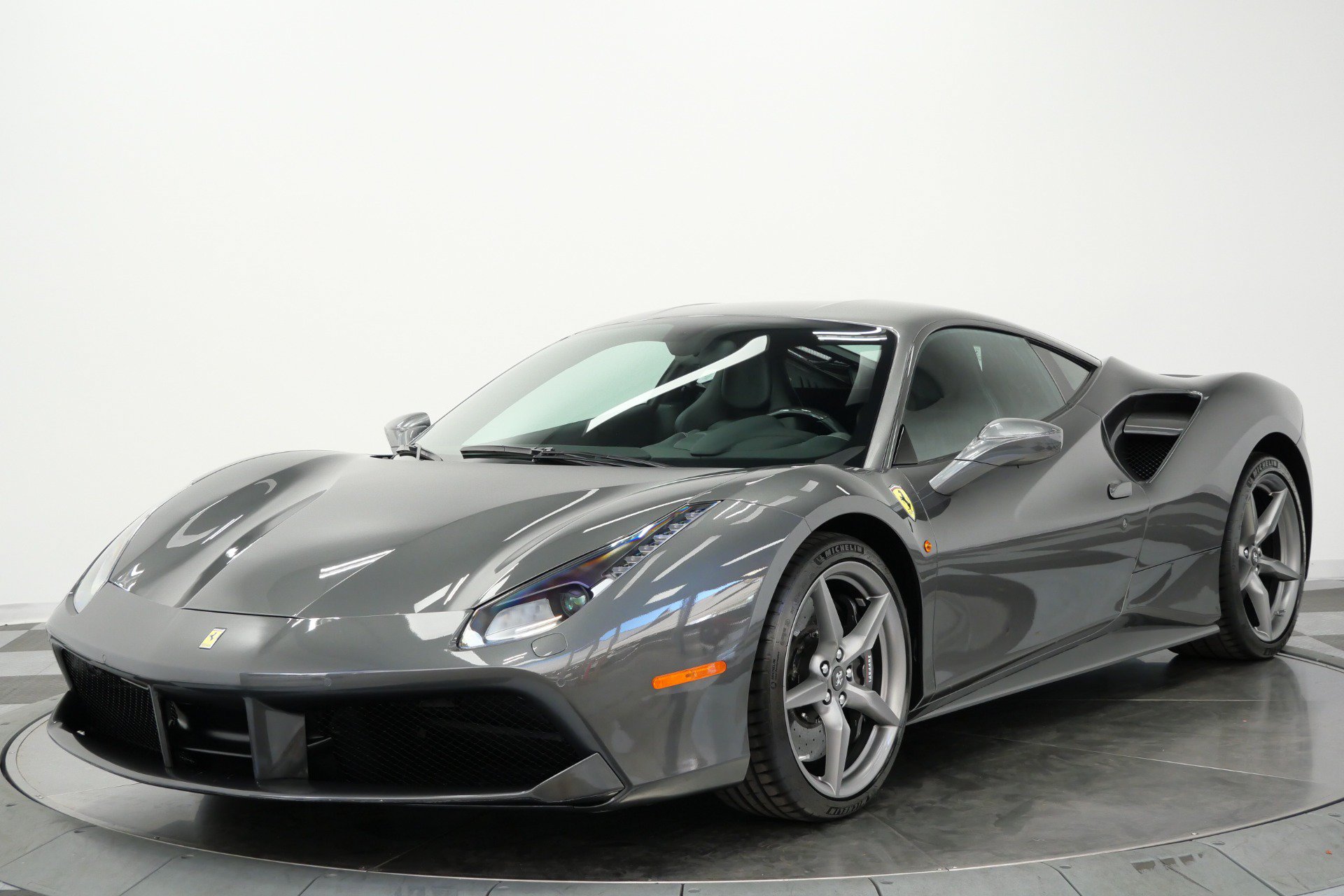 Used 2019 Ferrari 488 GTB RWD image 5