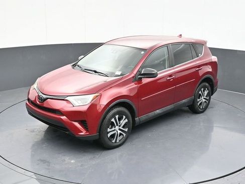 Used 2018 Toyota RAV4 LE image 61
