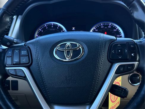 Used 2019 Toyota Highlander Limited Platinum AWD/4WD image 23