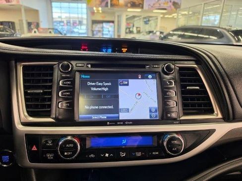 Used 2019 Toyota Highlander SE AWD/4WD image 23