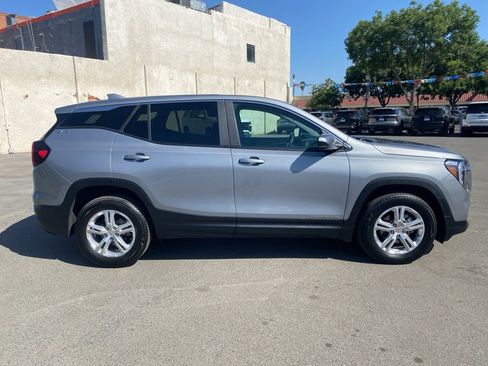 Used 2024 GMC Terrain SLE image 5