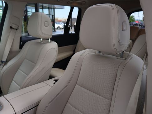 Used 2023 Mercedes-Benz GLS 450 4MATIC image 10