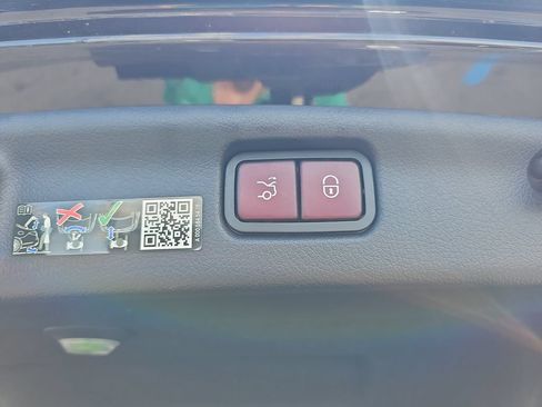 Used 2025 Mercedes-Benz C 300 Sedan image 33