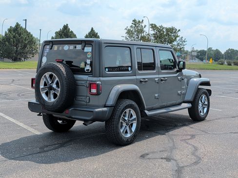 Used 2019 Jeep Wrangler Unlimited Sahara w/ Cold Weather Group AWD/4WD image 4