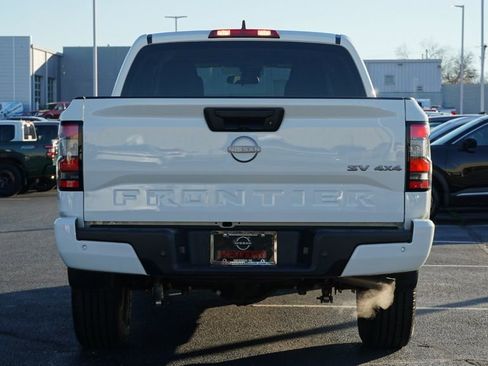 Used 2024 Nissan Frontier SV w/ Technology Package image 6