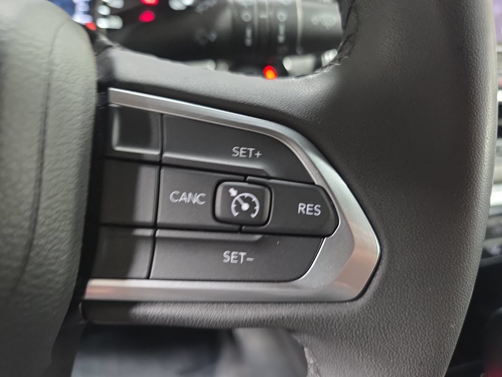 Used 2024 Jeep Compass Latitude AWD/4WD image 17