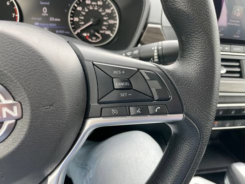 Used 2024 Nissan Altima 2.5 SV FWD image 17