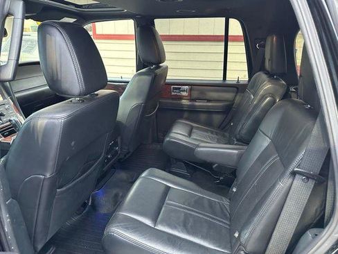 Used 2016 Lincoln Navigator Select image 18