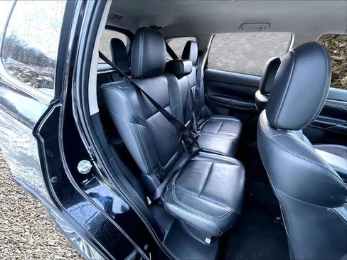 Used 2020 Mitsubishi Outlander SE image 25