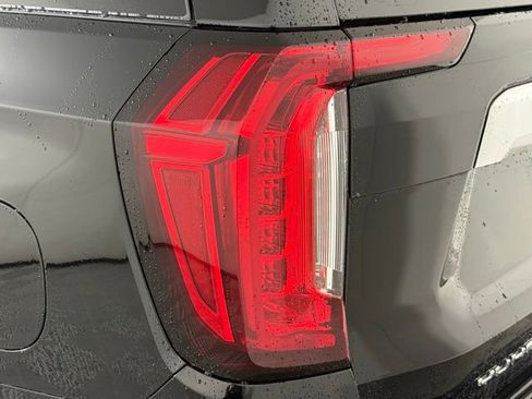 Used 2021 GMC Yukon Denali w/ Denali Ultimate Package AWD/4WD image 13