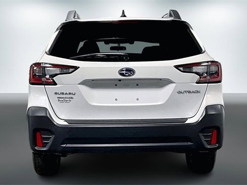 Used 2020 Subaru Outback Premium image 6
