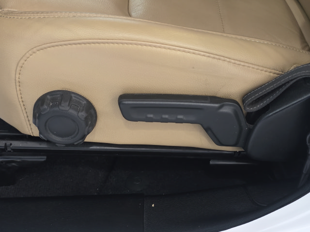 Used 2019 Jeep Wrangler Unlimited Sahara AWD/4WD image 13