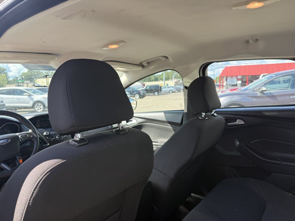 Used 2016 Ford Focus SE FWD image 15