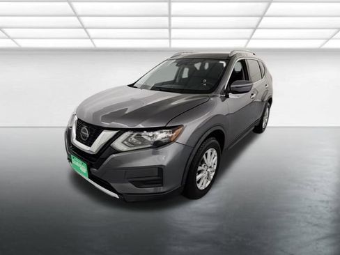 Used 2019 Nissan Rogue SV image 3