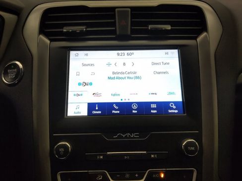 Used 2020 Ford Fusion SE image 25