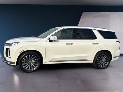 Used 2024 Hyundai Palisade Calligraphy image 2